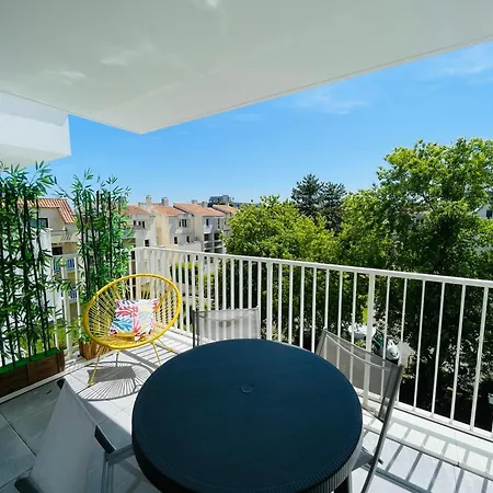 T2 Neuf Quartier Vieux Port Avec Ascenseur Et Terrasse *